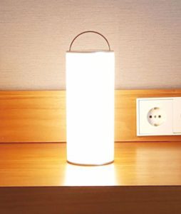 3916-ambiente2-lampara-portatil-regulable-2700k-5000k-converse-lighting-beneito-faure